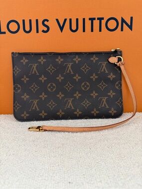 Authentic Louis Vuitton Neverfull Wristlet Pouch